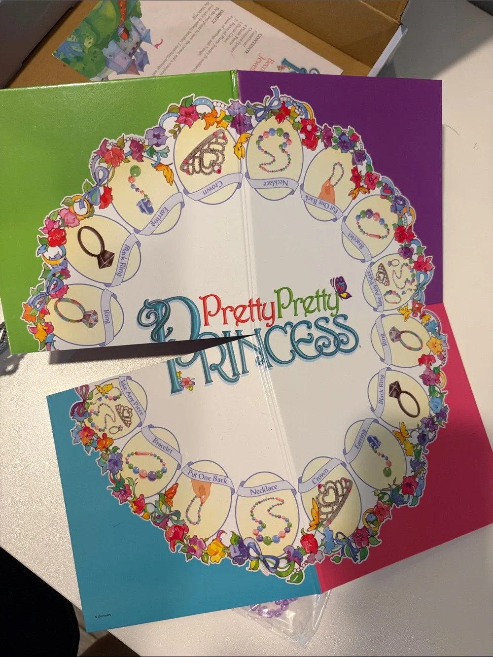 Hasbro Pretty Pretty Princess Game - Pink, Blue, Green
